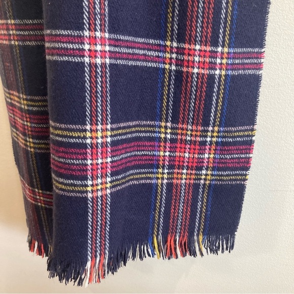 GAP Plaid Super-soft Fringed Large Scarf Shawl NEW WITH  TAGS - Picture 2 of 7